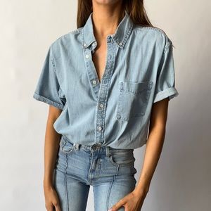 Short-sleeve denim button-up